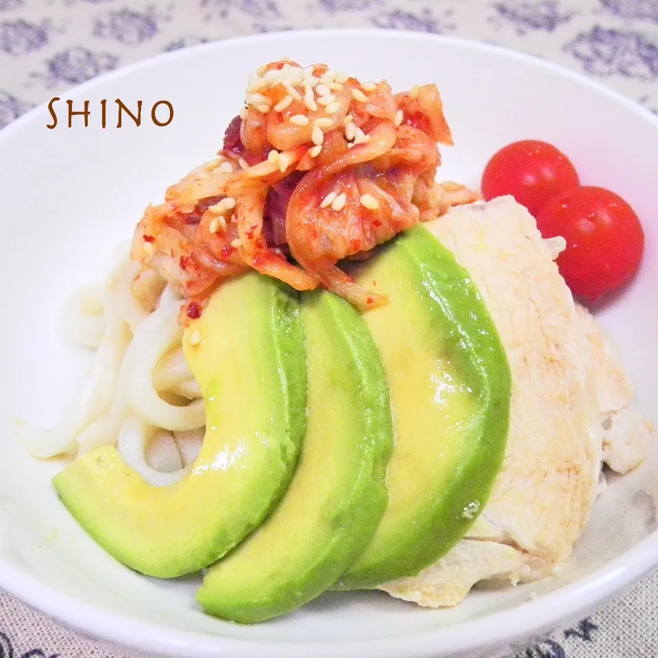 蒸し鶏とアボカドのキムチうどん♪|shinoさん