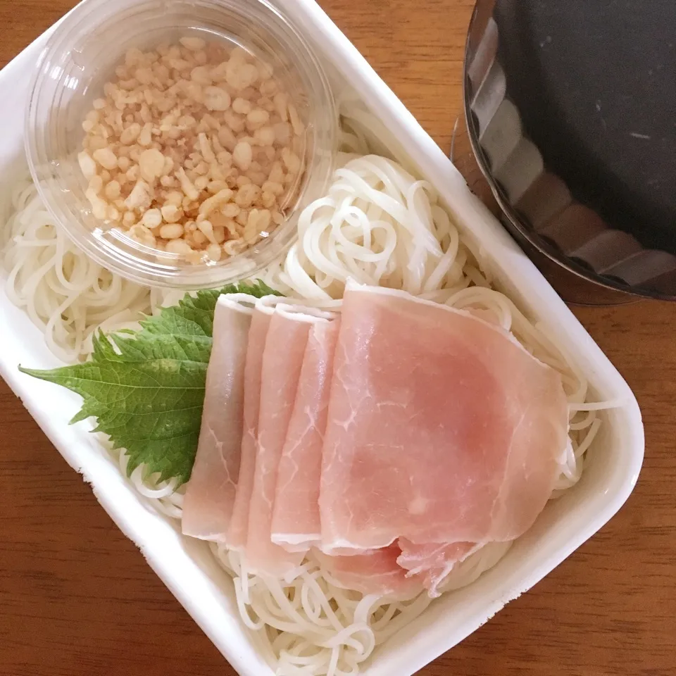 Snapdishの料理写真:生ハムそうめん弁当|なつこいっきママさん