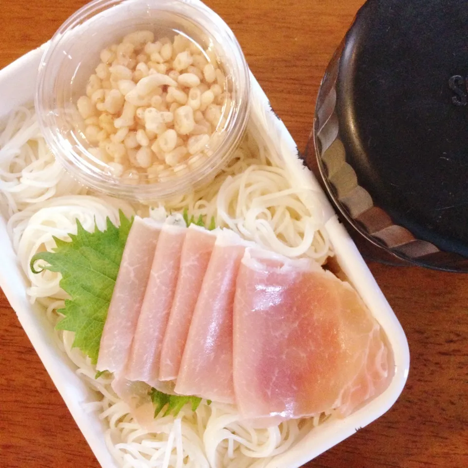 Snapdishの料理写真:生ハムそうめん弁当|なつこいっきママさん