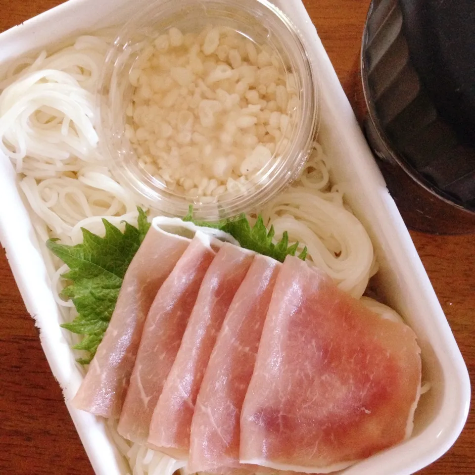 Snapdishの料理写真:生ハムそうめん弁当|なつこいっきママさん