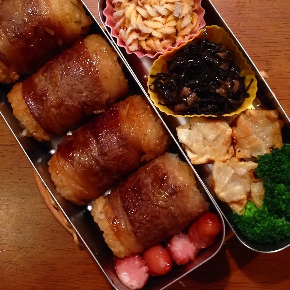 Snapdishの料理写真:肉巻きおにぎり弁当|なつこいっきママさん