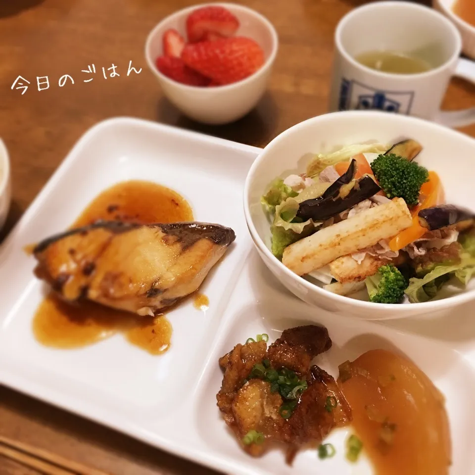 Snapdishの料理写真:鰤の照り焼き|teritamagoさん