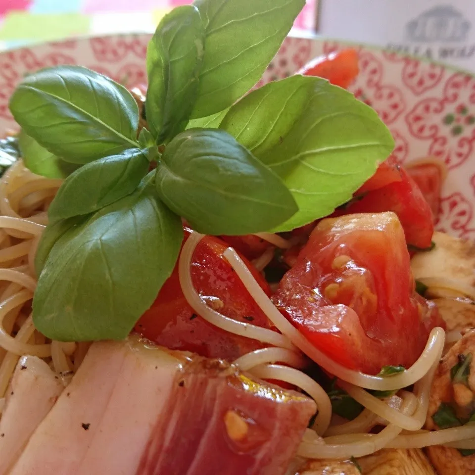 イタリア産生ハムとトマトの冷製カッペリーニ🍅|あやみぃさん