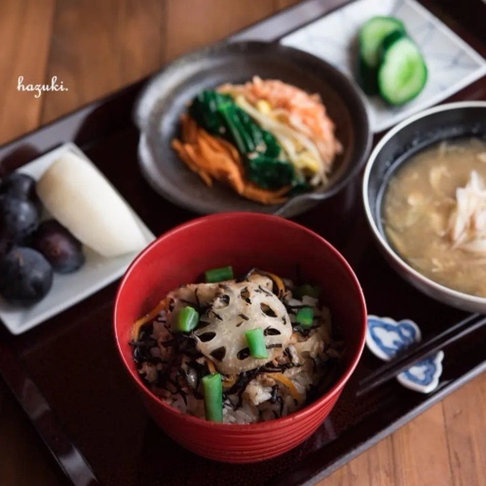 混ぜるだけ☆蓮根とひき肉・ひじきの混ぜご飯|葉月さん