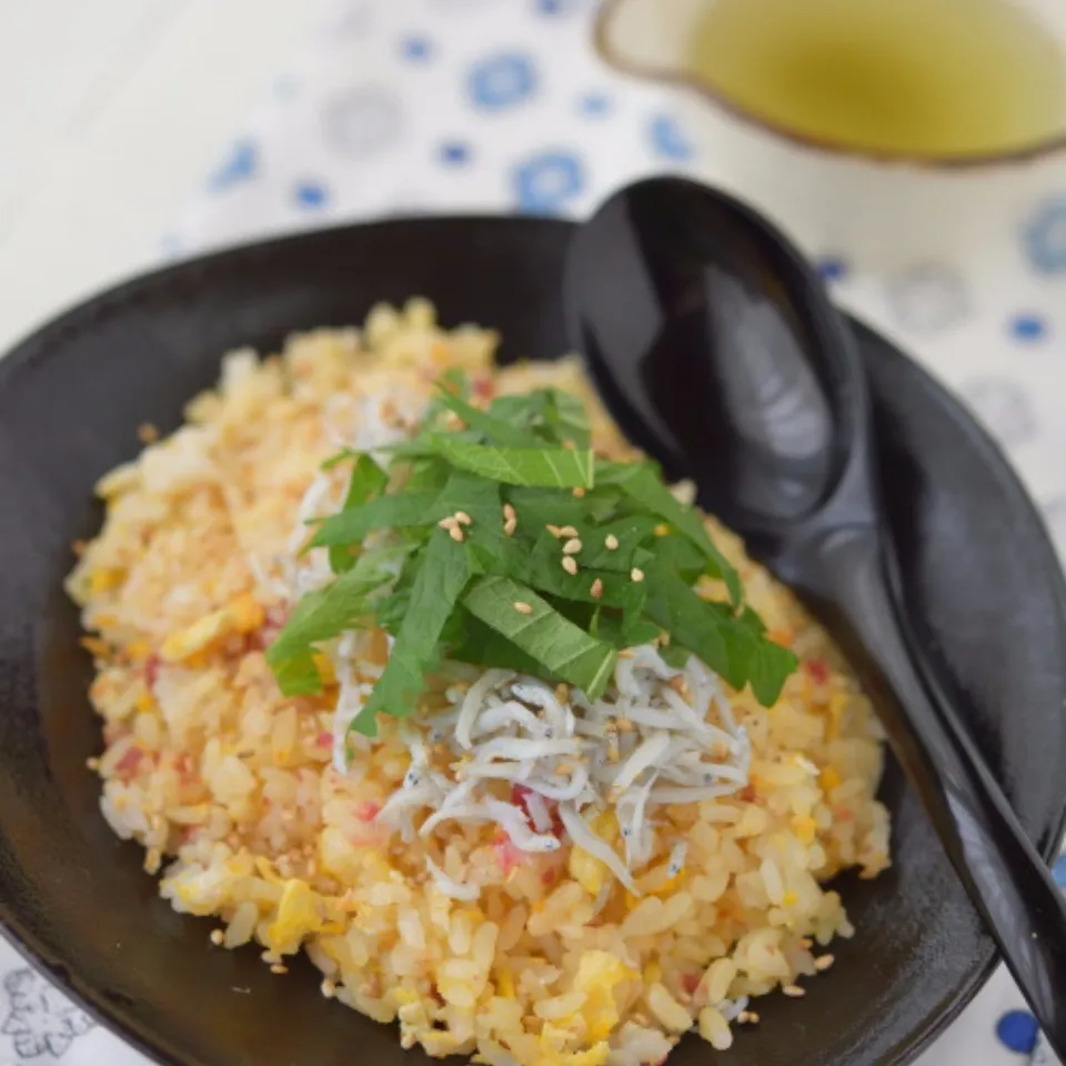 簡単こく旨♪梅シラス炒飯|葉月さん