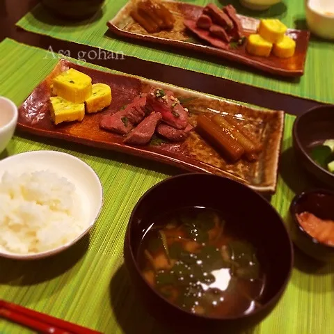 Snapdishの料理写真:八ヶ岳からの山菜と玉子で朝ご飯|えっちゃんさん