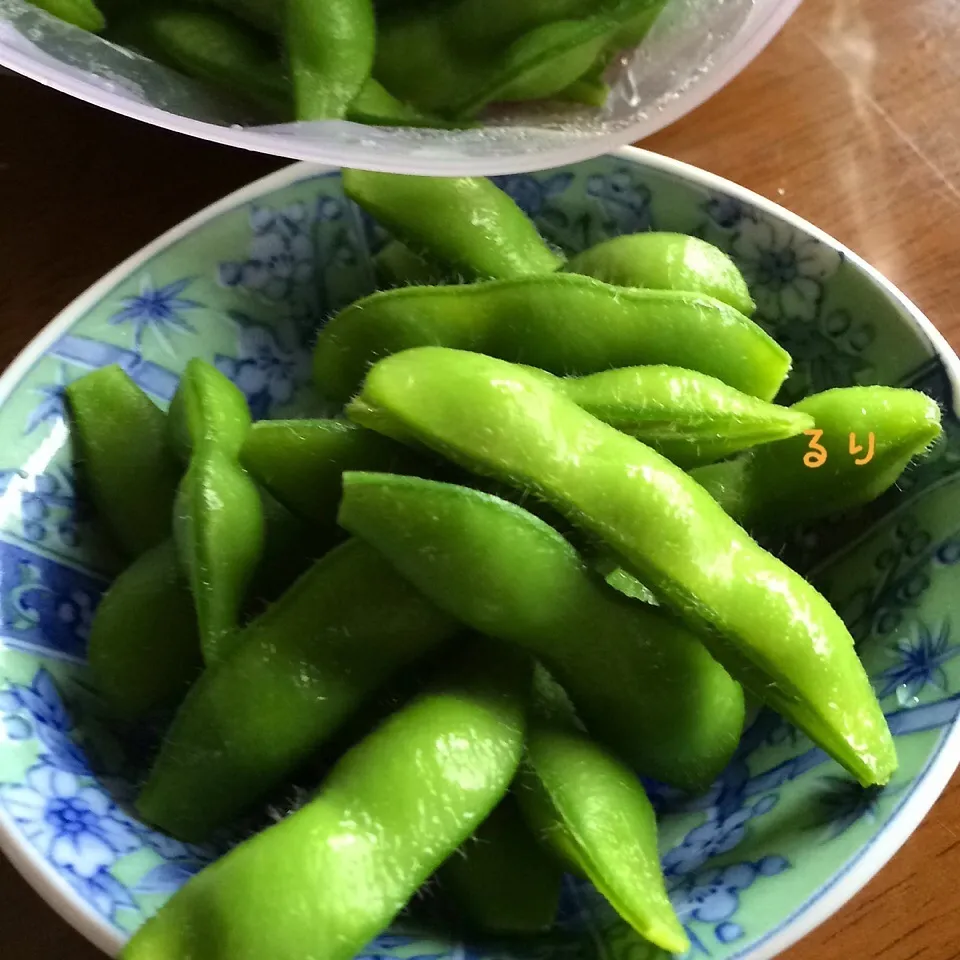 色鮮やかに！農家の枝豆の茹で方|るりさん