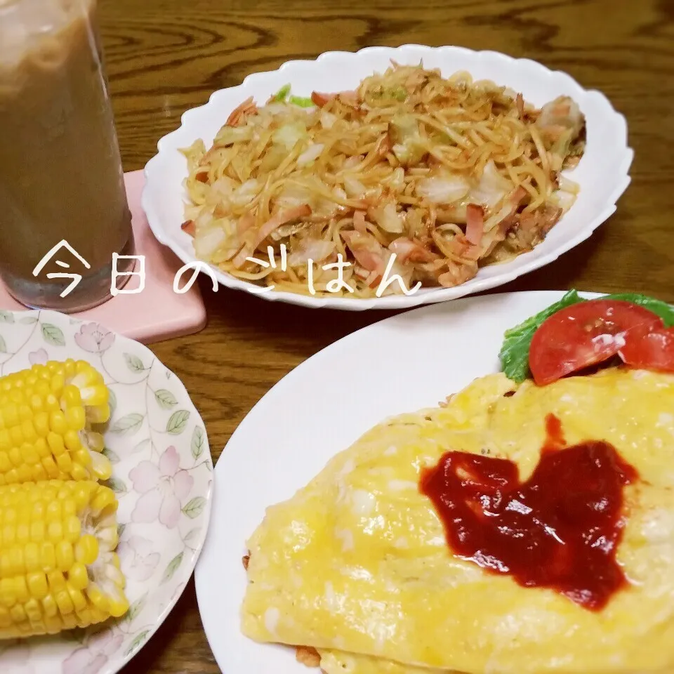 Snapdishの料理写真:オムライス＆焼きそば＆とうもろこし|aiさん