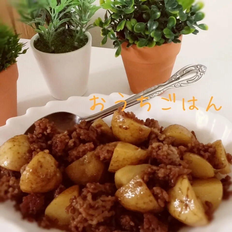 新じゃがと牛挽き肉のそぼろ炒め🌻|aiさん