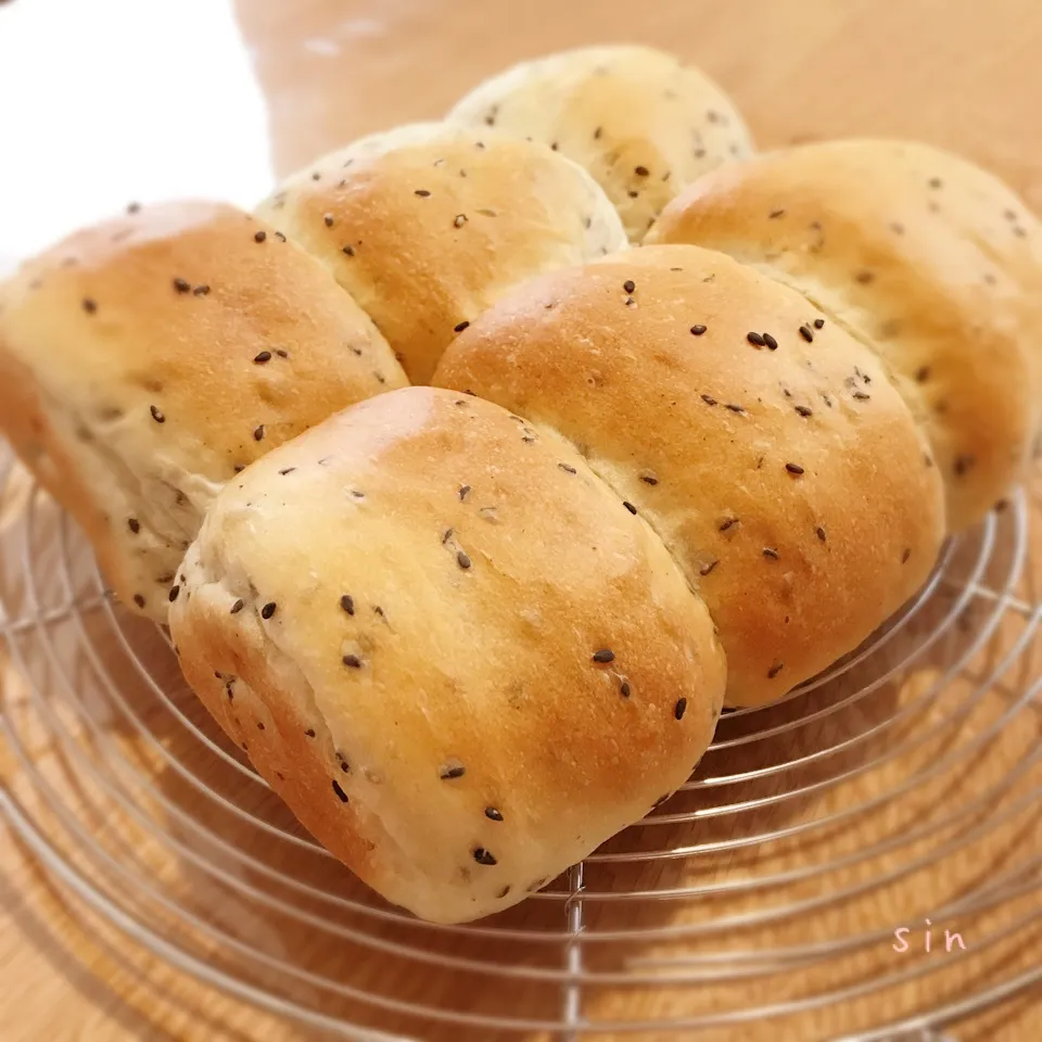 黒ゴマとチーズのパン🥪|Etsukoさん