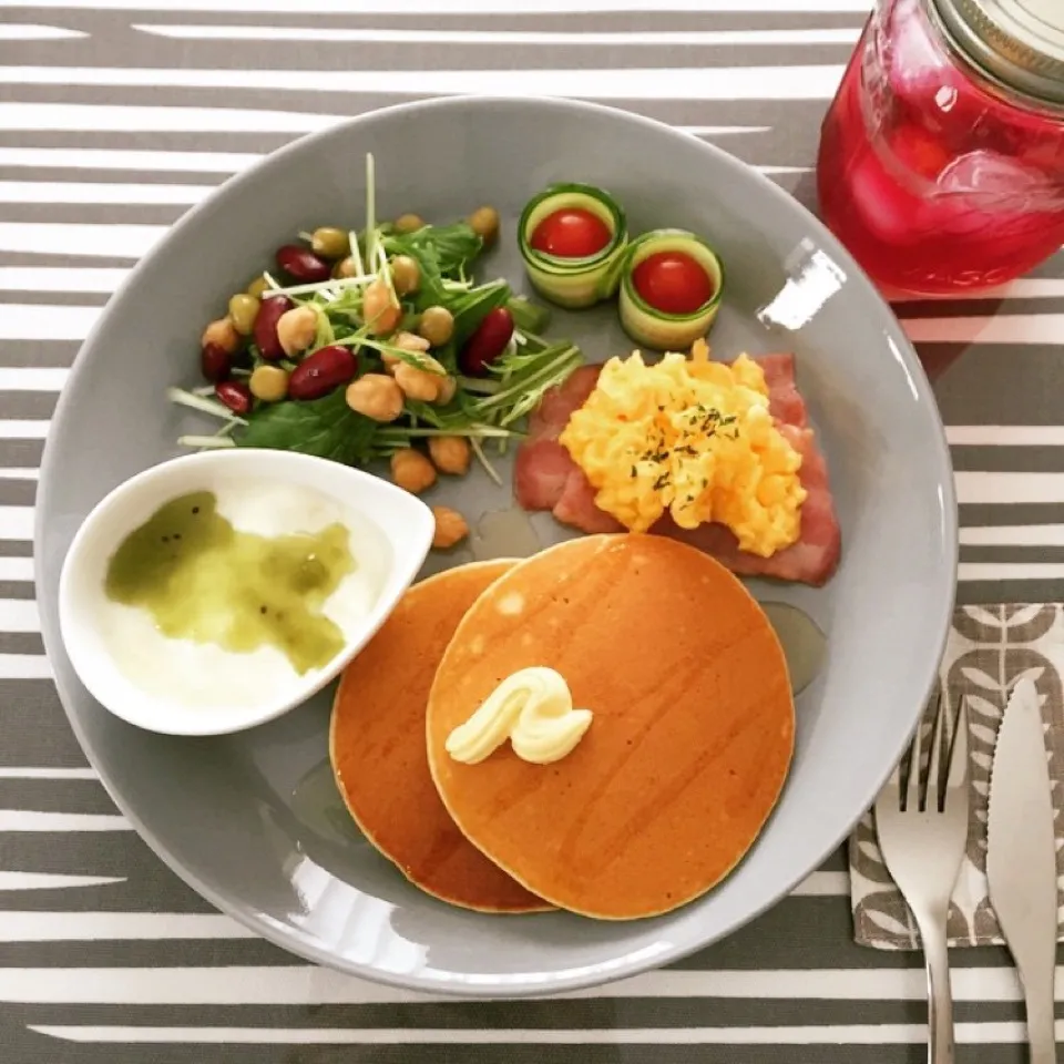 Snapdishの料理写真:朝食プレートとしそジュース|ucoさん