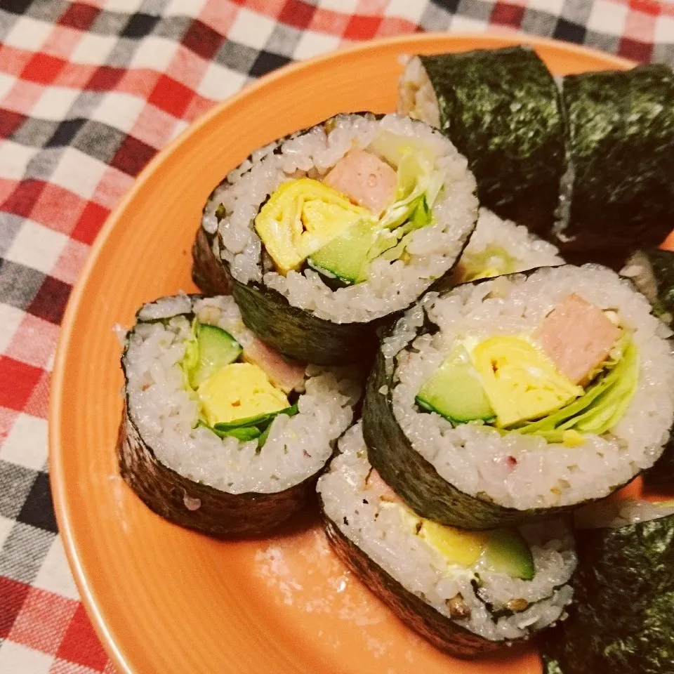 Snapdishの料理写真:1日遅れの！スパムと玉子焼のサラダ巻き☆|Liyさん