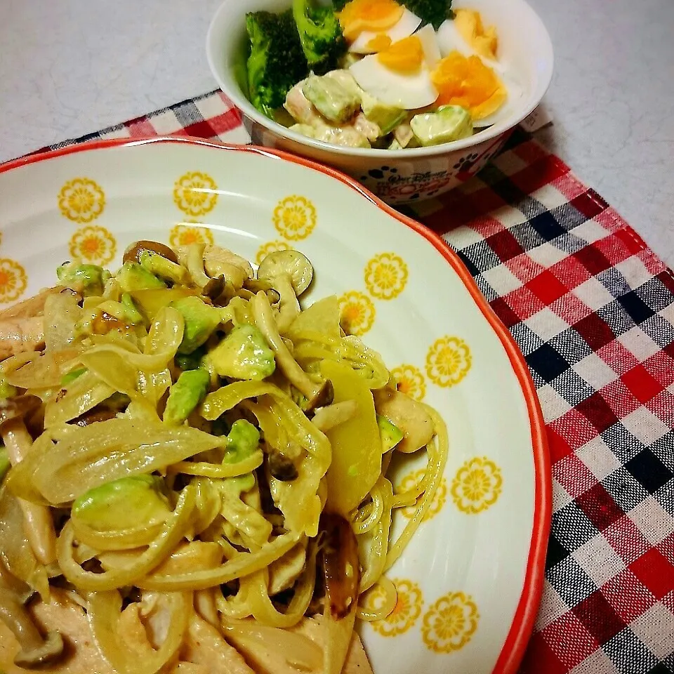 Snapdishの料理写真:アボカドと鶏胸肉のパスタ☆エビとアボカドサラダ|Liyさん