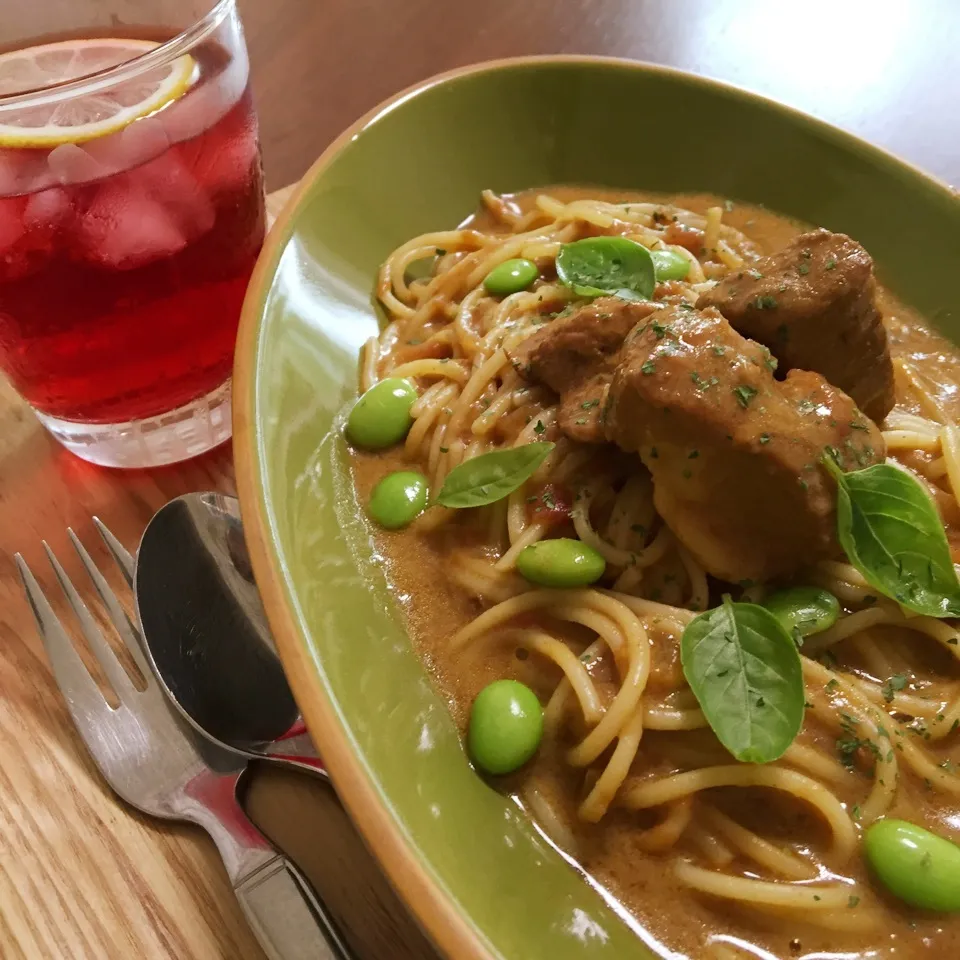 Snapdishの料理写真:残ったカレーで☆簡単☆ミルクカレーパスタ|トトさん