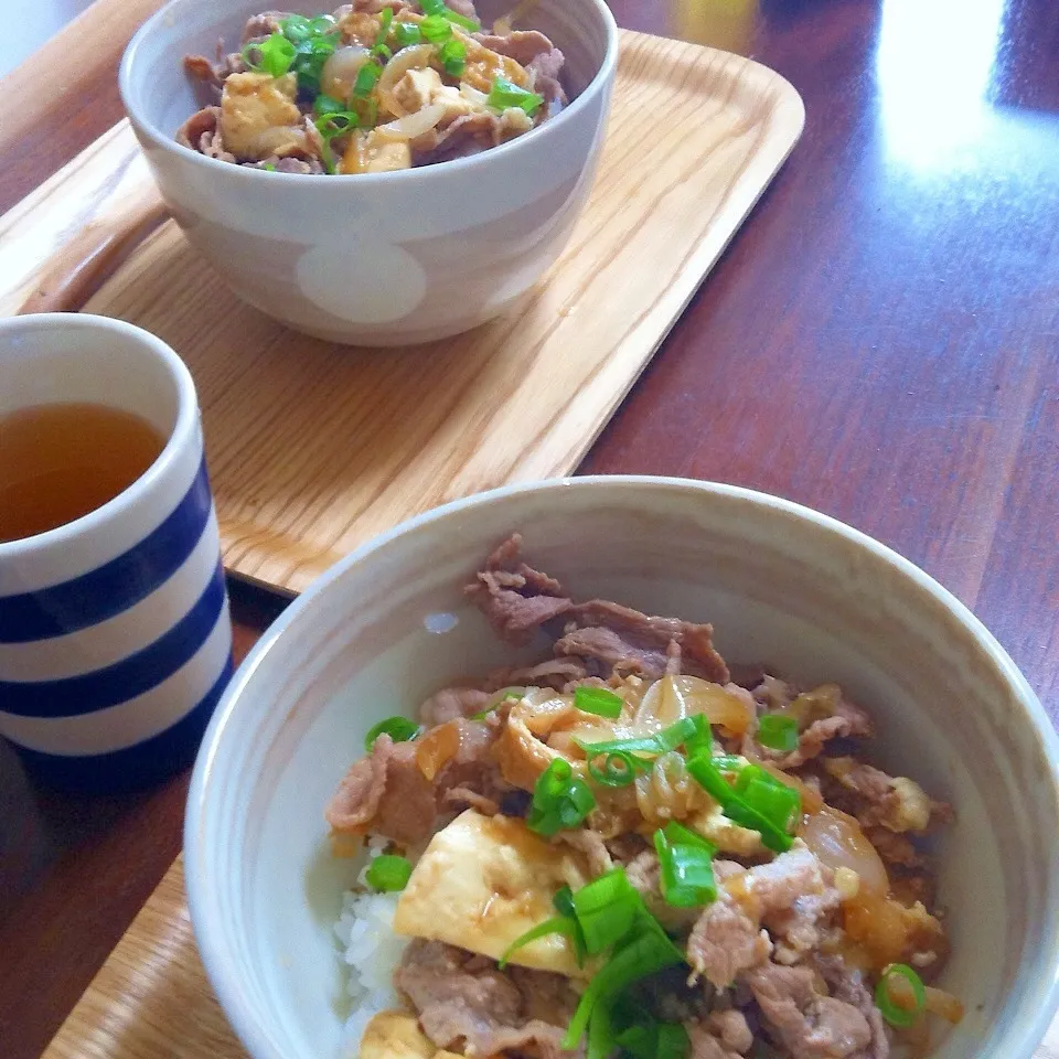 Snapdishの料理写真:簡単ランチ☆肉豆腐丼|トトさん