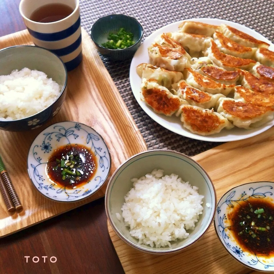 Snapdishの料理写真:大葉おおめ餃子で息子とランチ！|トトさん