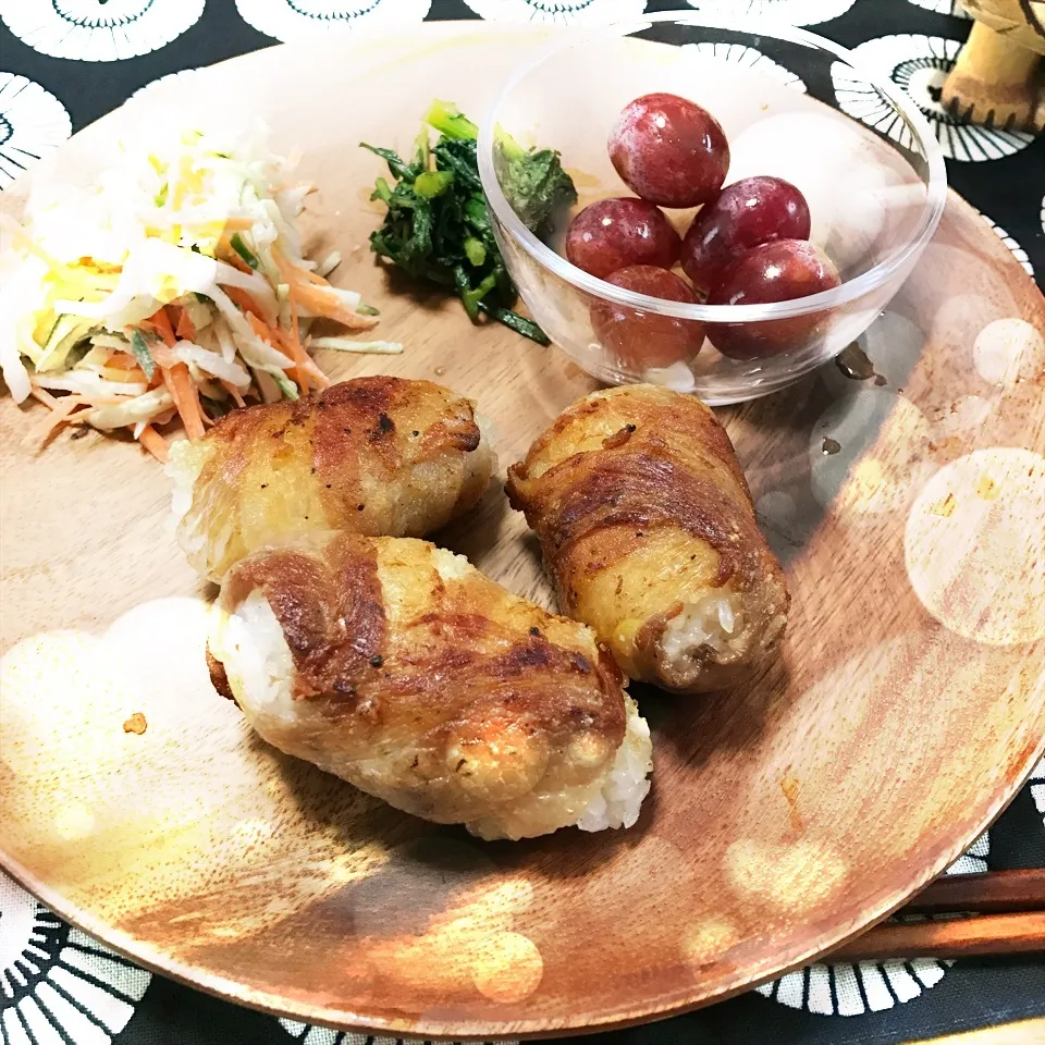 お一人様ランチ☆肉巻きおにぎり🍙|もぇ♪さん