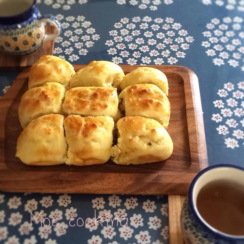 Snapdishの料理写真:カレー風味ツナ入りちぎりパン♬|もぇ♪さん