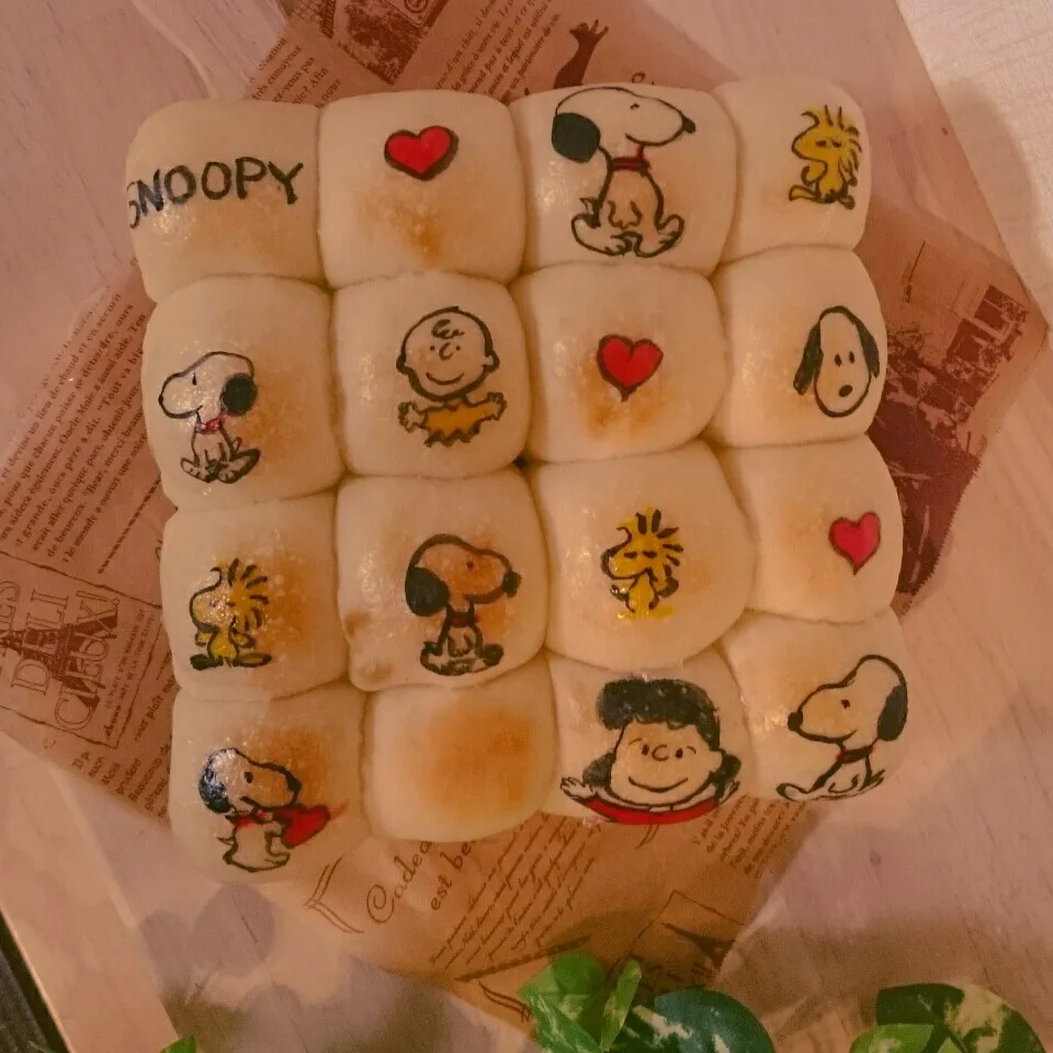 Snapdishの料理写真:スヌーピーちぎりパン⭐|Youkoさん