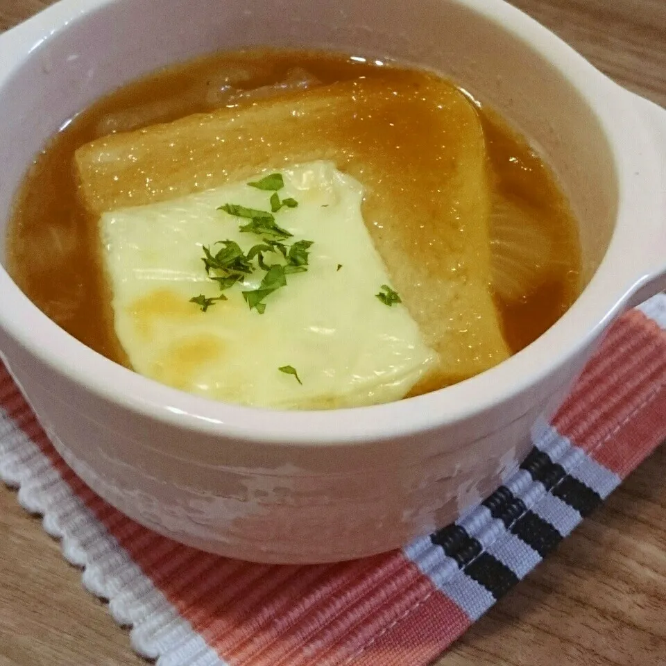 Snapdishの料理写真:食パンでオニオングラタンスープ♪|Youkoさん