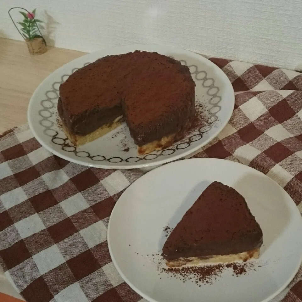 Snapdishの料理写真:まねっこ♪濃厚チョコレートケーキ|Youkoさん