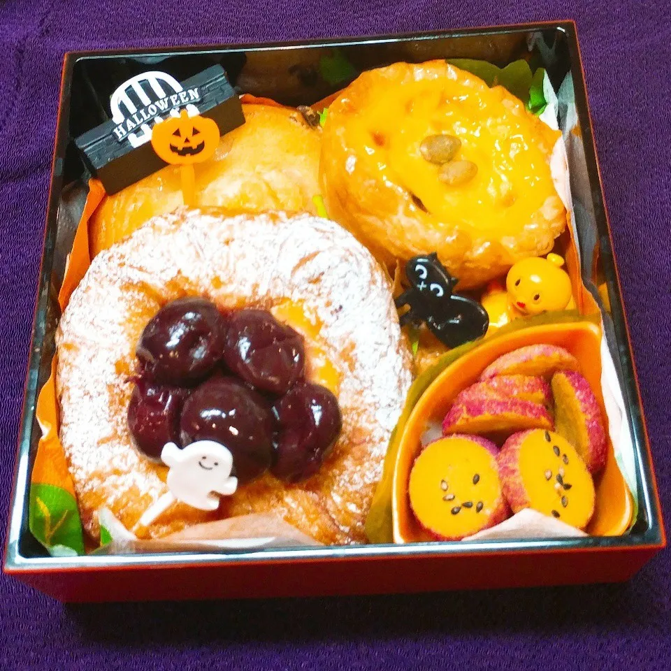 ハロウィンのパンのお弁当 👻|佐竹サコタンさん