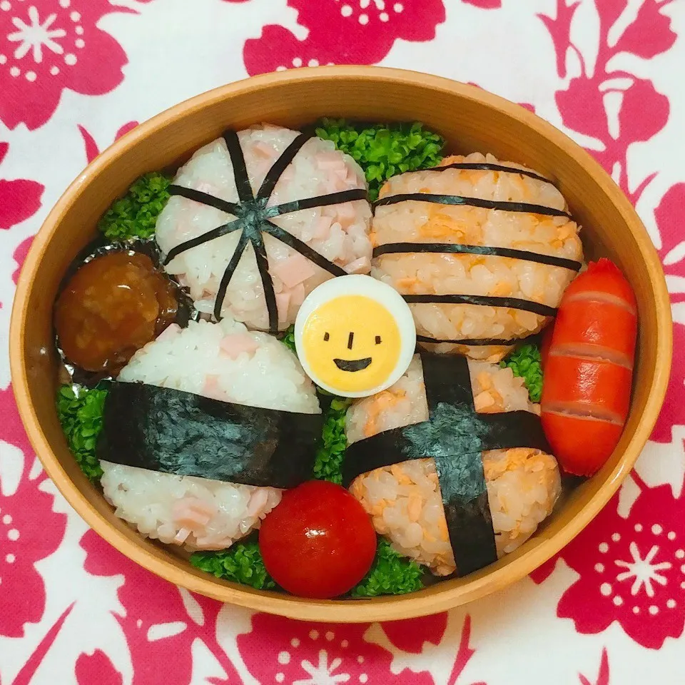 鮭ごはんとハムごはんのおにぎり弁当|佐竹サコタンさん