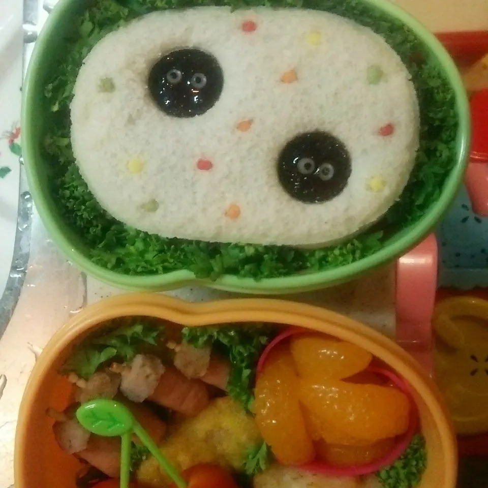 Snapdishの料理写真:ジブリ まっくろくろすけのチョコサンド弁当|佐竹サコタンさん