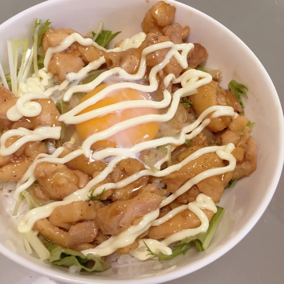 照り焼きチキン温玉乗っけ丼♪|まぁ〜さん