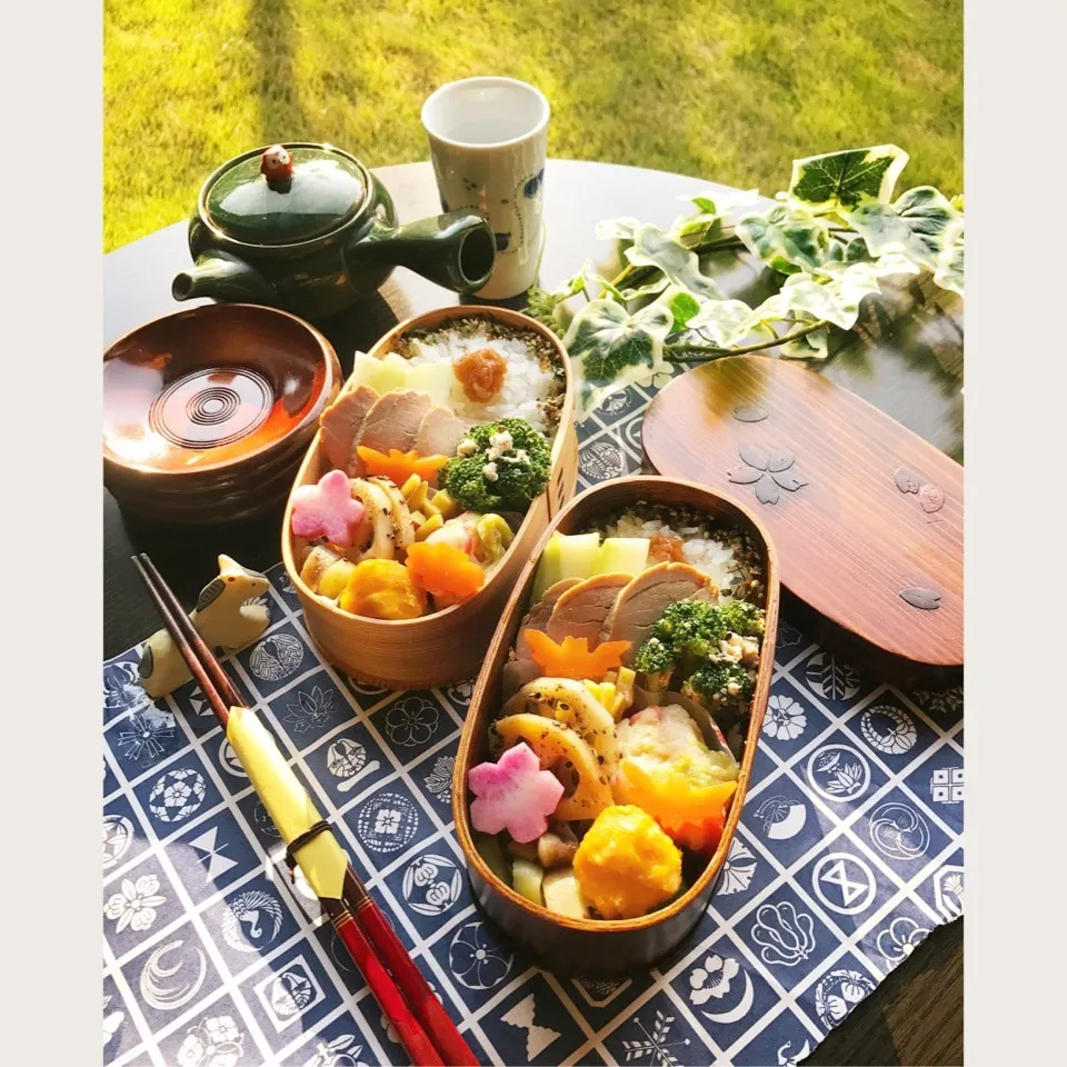 Snapdishの料理写真:新しい曲げわっぱ弁当✨こうもり人参👻母弁当と自分弁当|うさかめさん