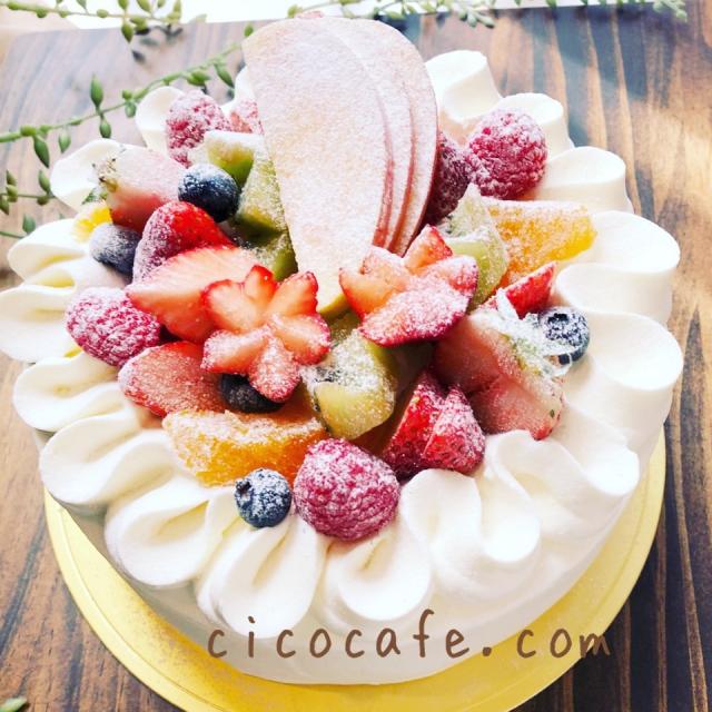 とにかくフルーツたっぷり ホワイトガナッシュショートケーキ Cicocafeたなかともこ Snapdish スナップディッシュ Id 5pwpta