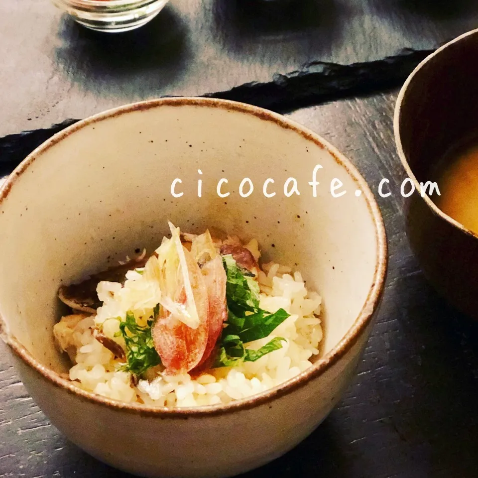 三枚下ろしで食べやすく✨鯵の炊き込みご飯|cicocafeたなかともこさん