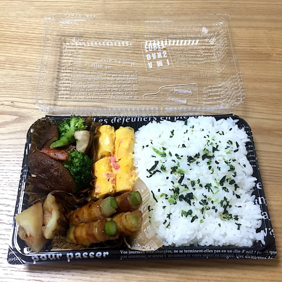 木曜日の旦那さんのお弁当☺︎ #アスパラ肉巻き  #しいたけとブロッコリーのベーコン炒め|むさけんさん