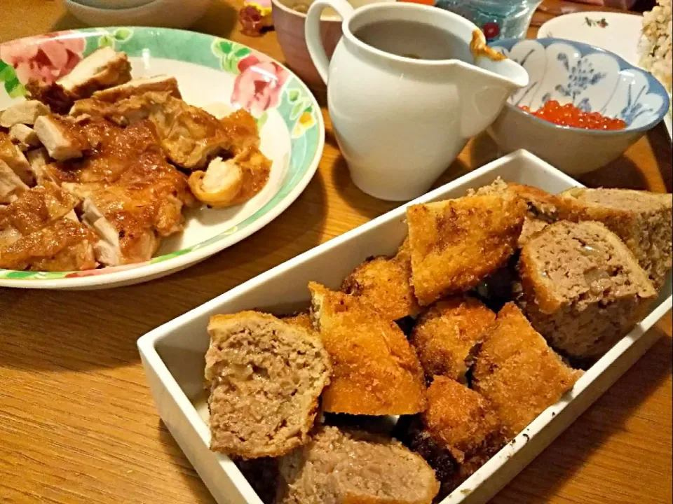 カンタン酢照り焼きと真ん丸メンチ😋|まきごろうさん