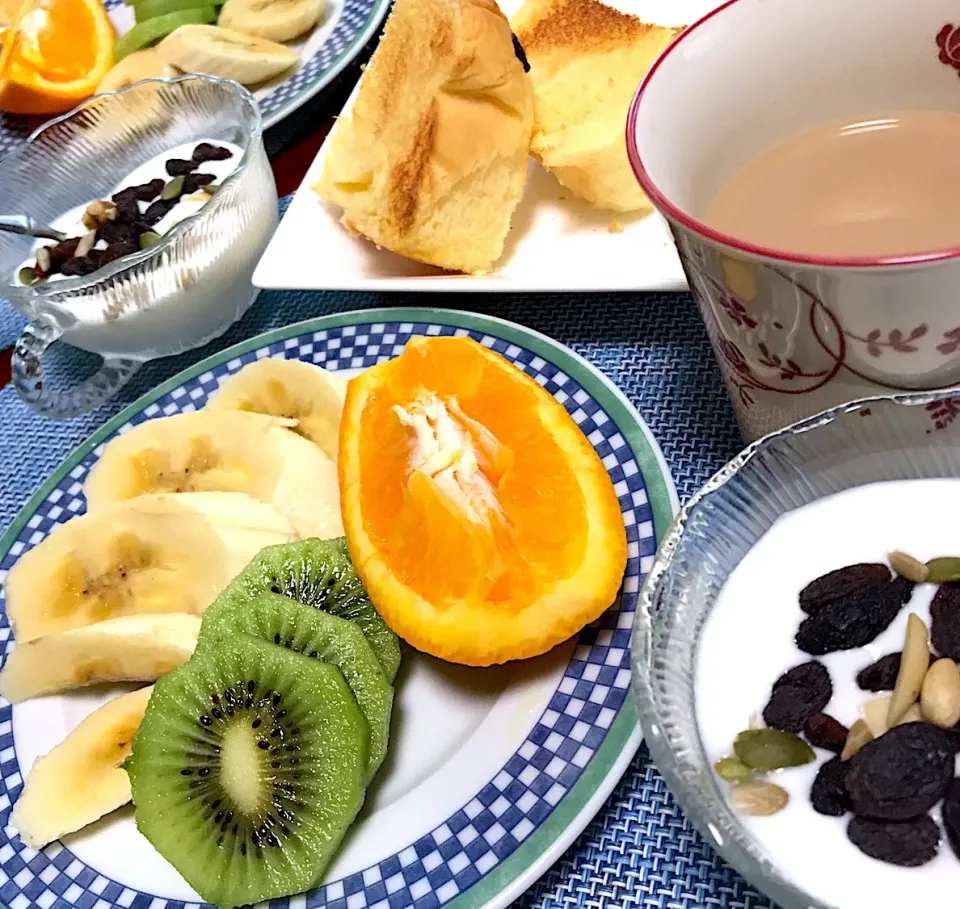 御殿場から戻りました！🚞
ホッとしてお寝坊さんの朝ごはん|シュトママさん