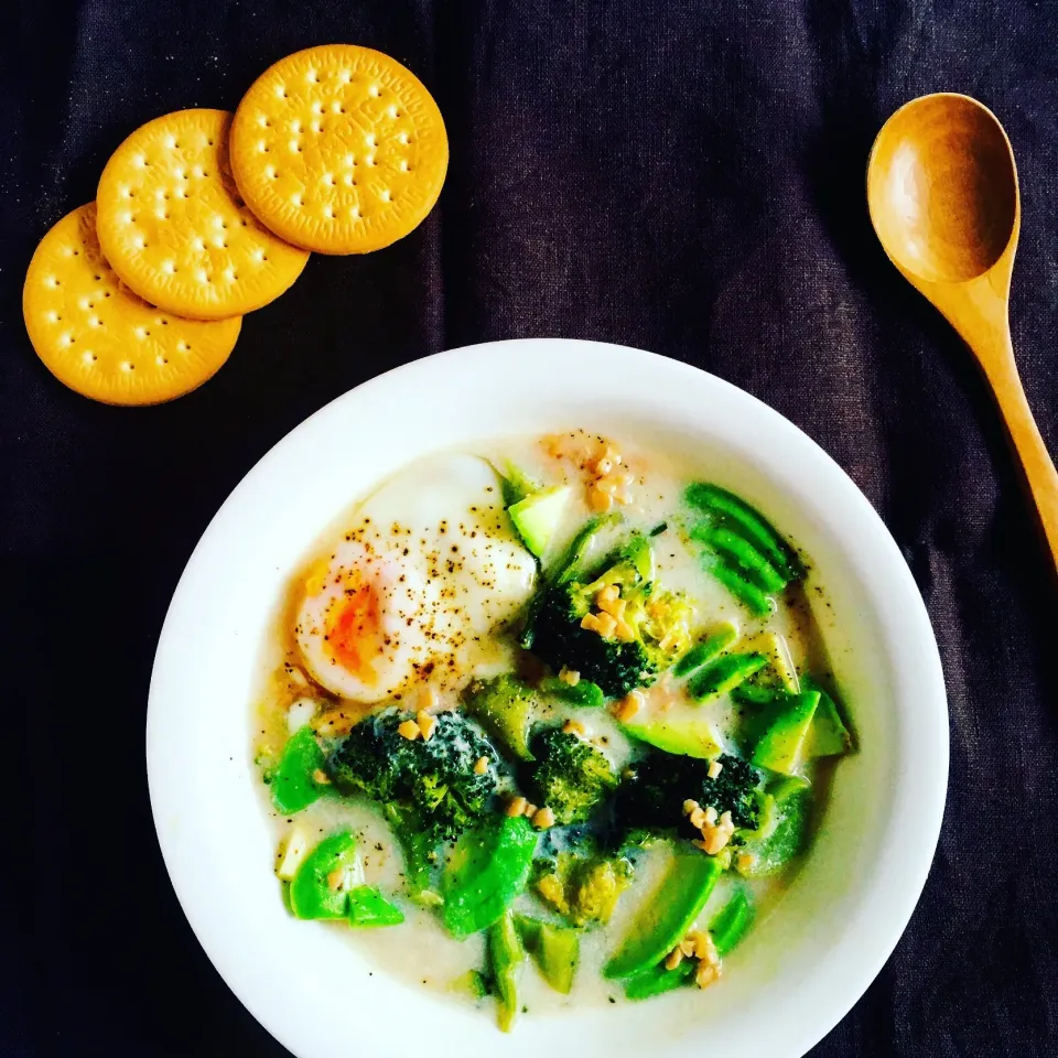 アボカド、ブロッコリー、半熟卵の豆乳クリームシチュー🥑🥦🐣|sakiさん