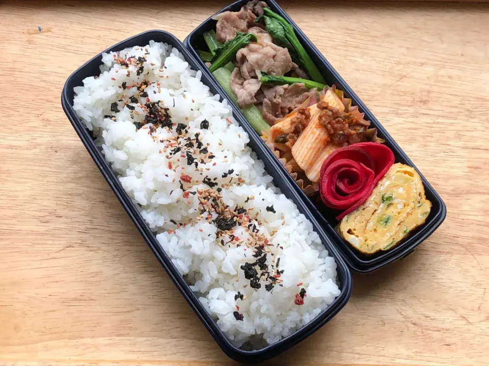 豚と小松菜のオイスターソース炒め 弁当。
赤大根の甘酢漬け付き|弁当 備忘録さん