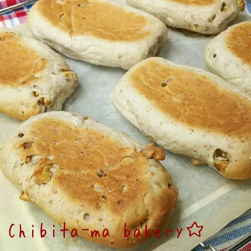 クルミとチーズの平焼きパン☆|ちびたまさん