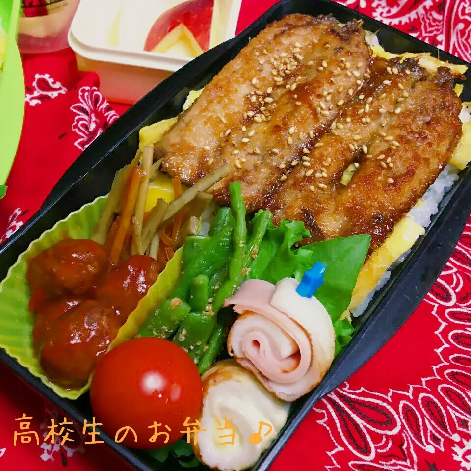 Snapdishの料理写真:イワシの蒲焼き丼弁当♪|ちびたまさん