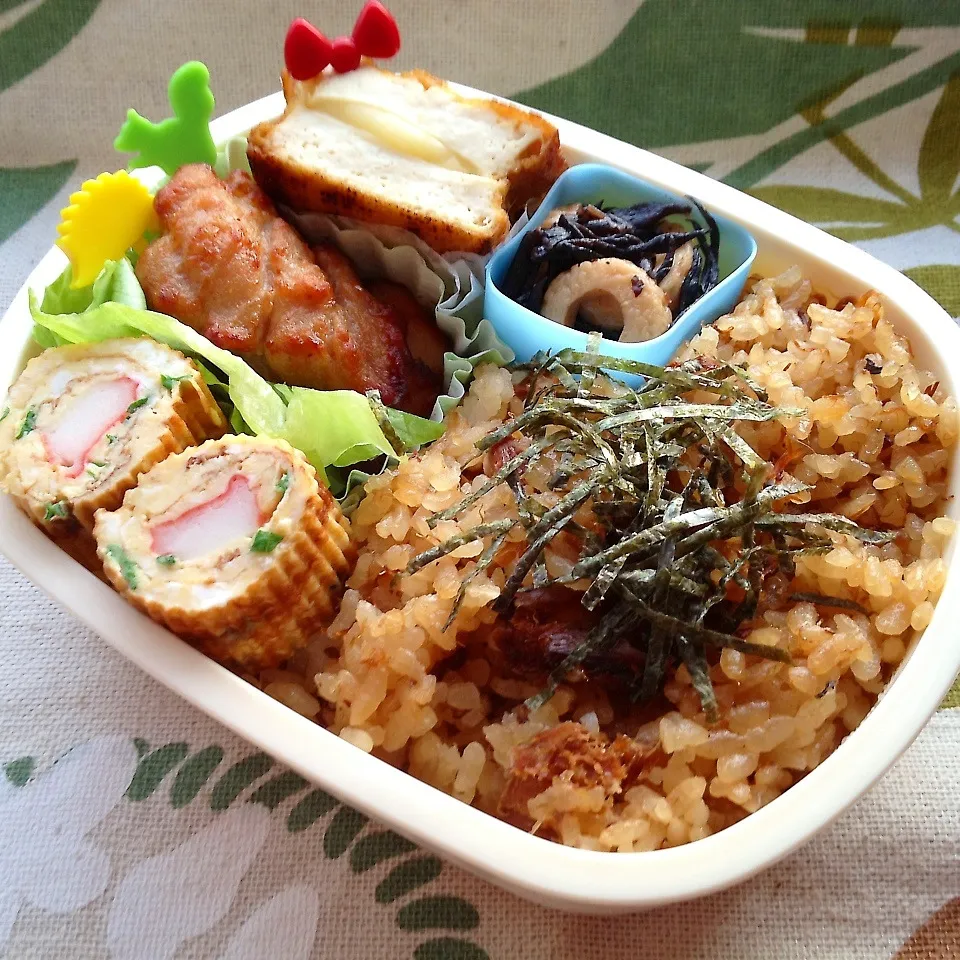 今日のお弁当 鯖の味噌煮缶の炊き込みご飯|さくらんさん