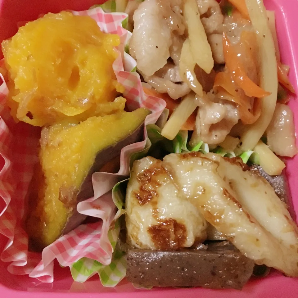 Snapdishの料理写真:青椒肉絲と言いながら緑色なのはかぼちゃの皮弁当|はちさん