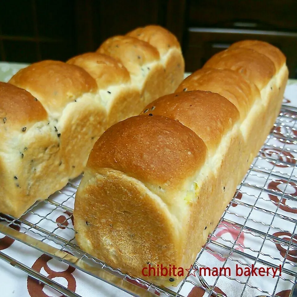 Snapdishの料理写真:さつまいもはちみつ食パン☆|ちびたまさん