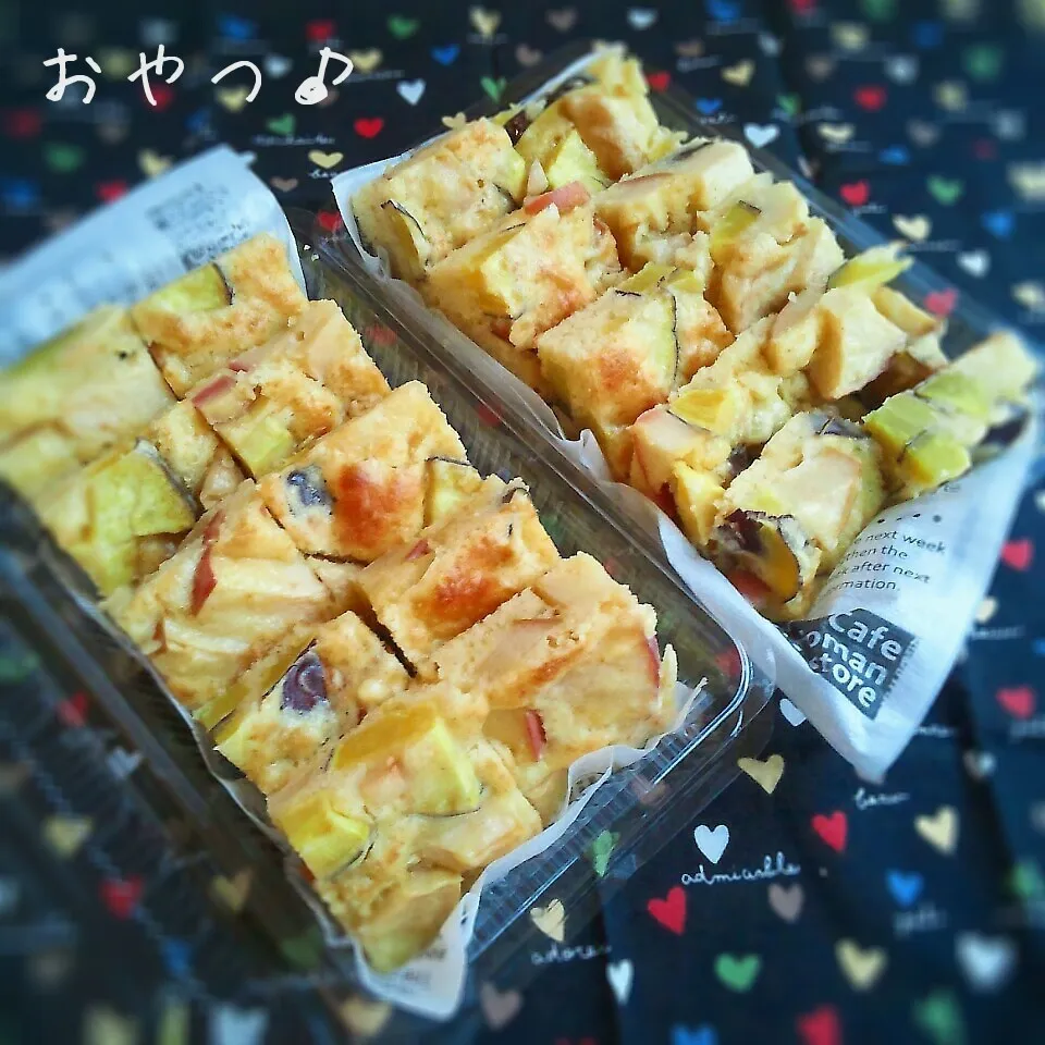 Snapdishの料理写真:さつまいもとりんごの天板ケーキ|こむぎさん