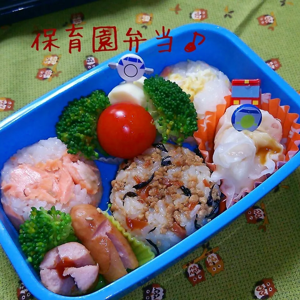 Snapdishの料理写真:三色おにぎり丼♪|ちびたまさん