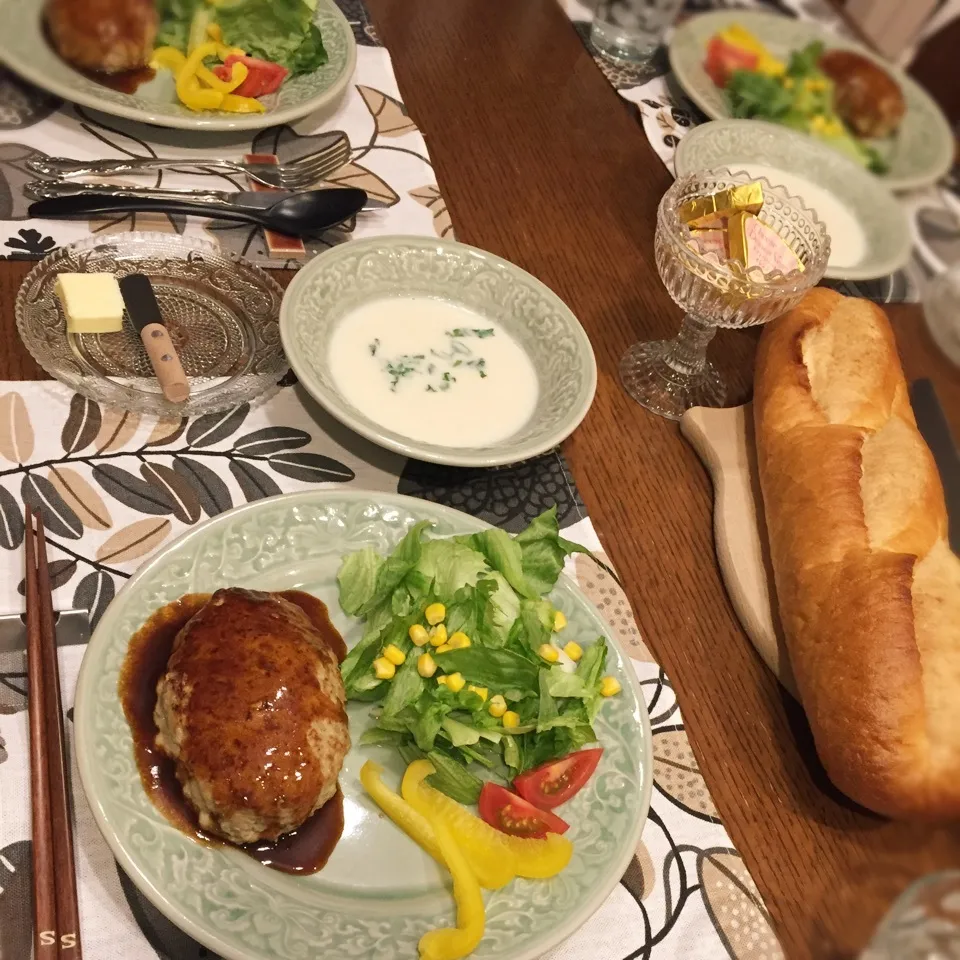 Snapdishの料理写真:♡結婚記念日ディナー♡チーズ イン ハンバーグ|こはるんママさん