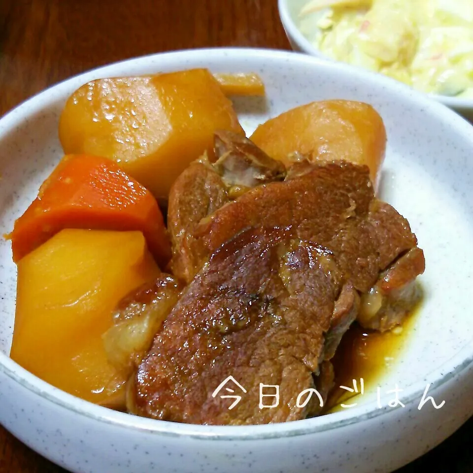 豚肉とじゃがいもの煮物。|ちびたまさん