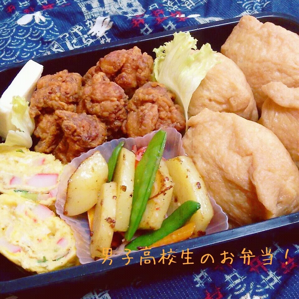 Snapdishの料理写真:稲荷寿司&唐揚げ弁当♪|ちびたまさん