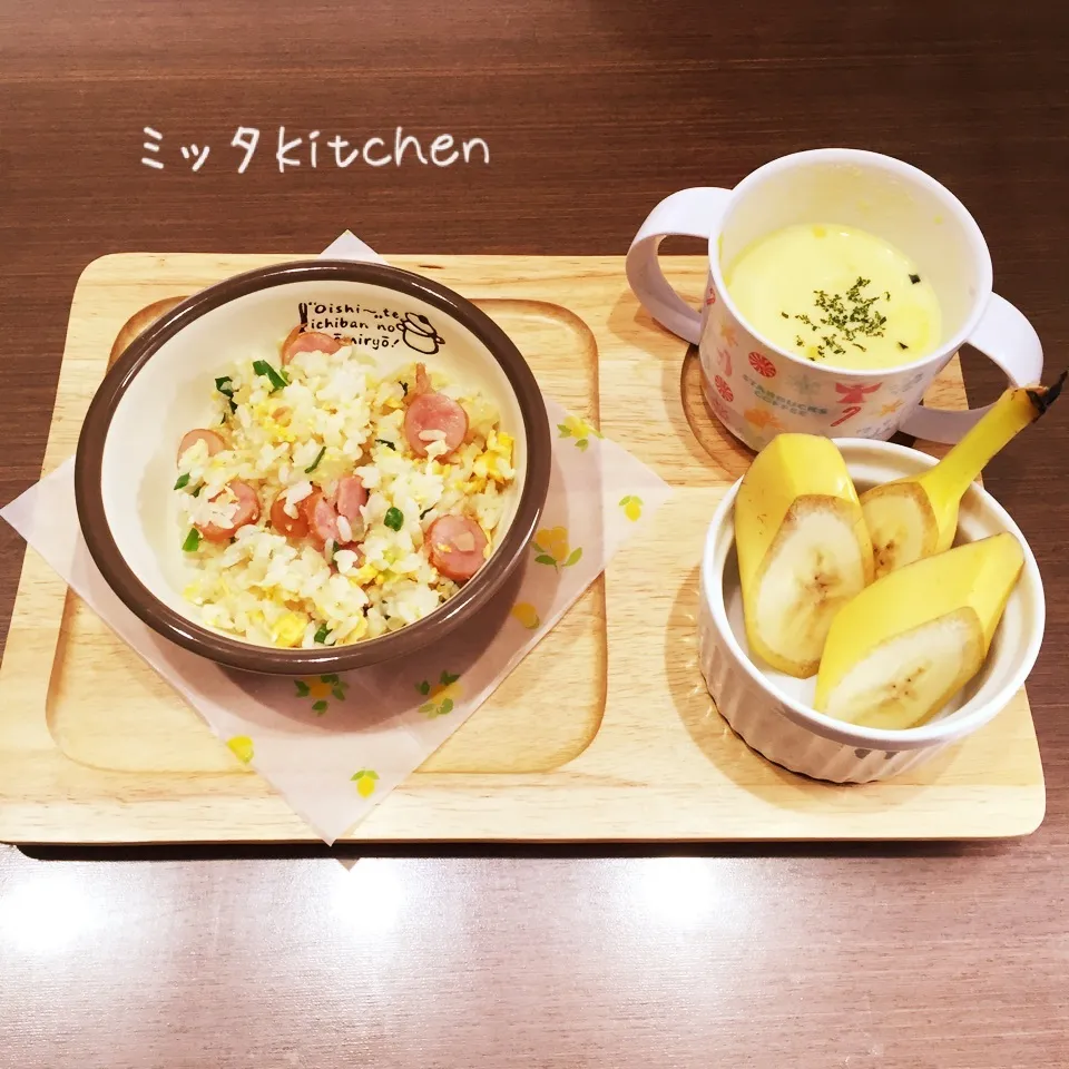 Snapdishの料理写真:チビ助ランチ。ウィンナー炒飯|ミッタさん