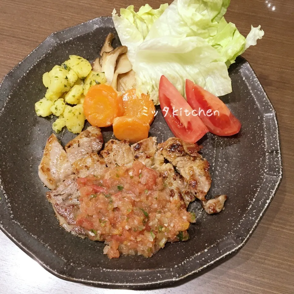 Snapdishの料理写真:サルサソースでポークソテー|ミッタさん