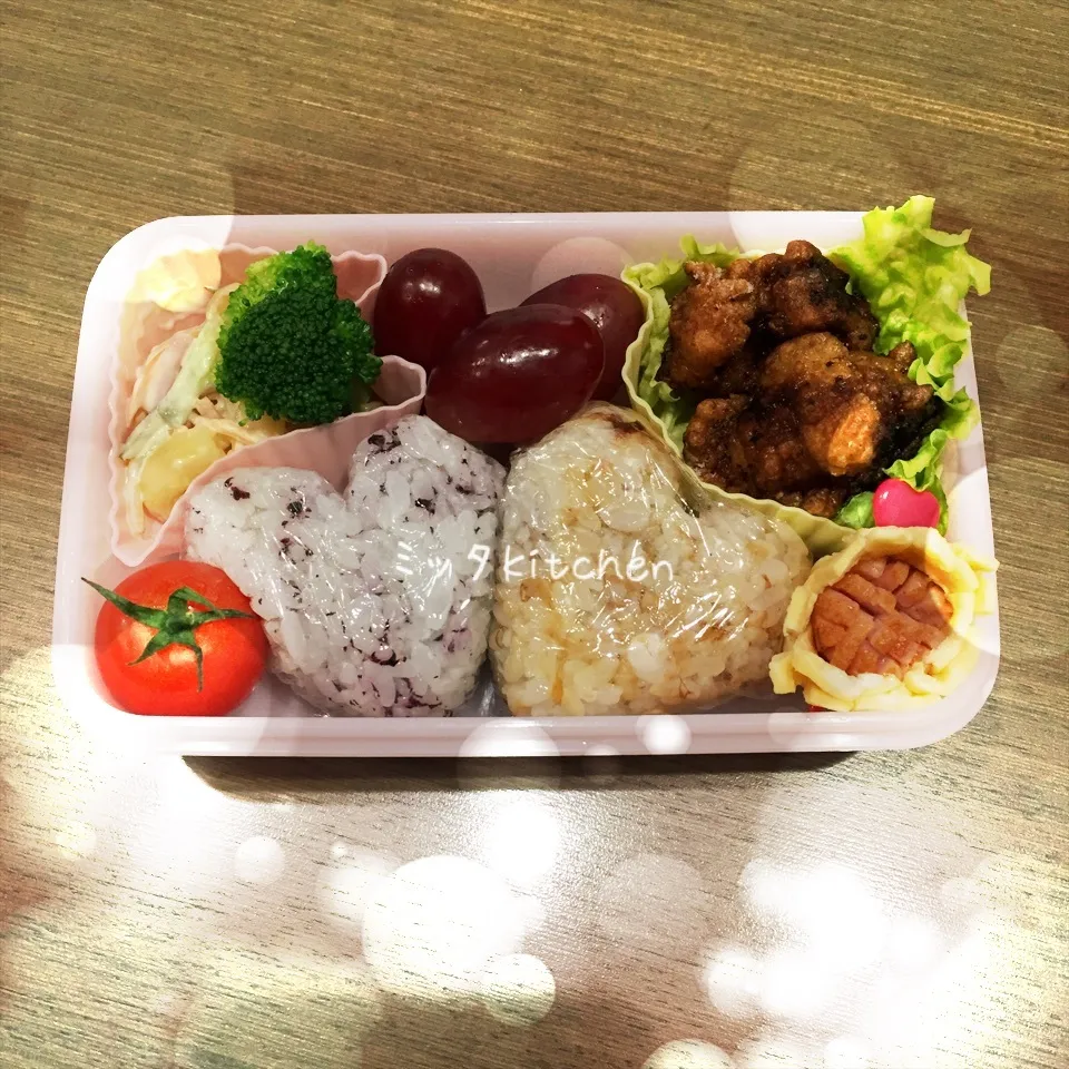 園児弁当。ハートのおにぎり|ミッタさん